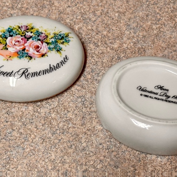 Vintage Avon 1982 Porcelain Trinket Box Oval Valentines Day - Sweet Deal! - Picture 6 of 12
